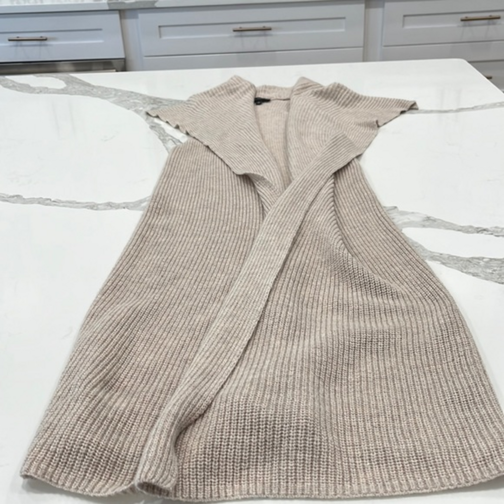 NWOT super cute duster from the Limited in Heather,‎ beige women’s size small
